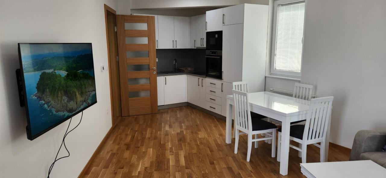 Brand New Two Bedroom And One Living Room Apartment In A Great Location! Сараево Екстериор снимка